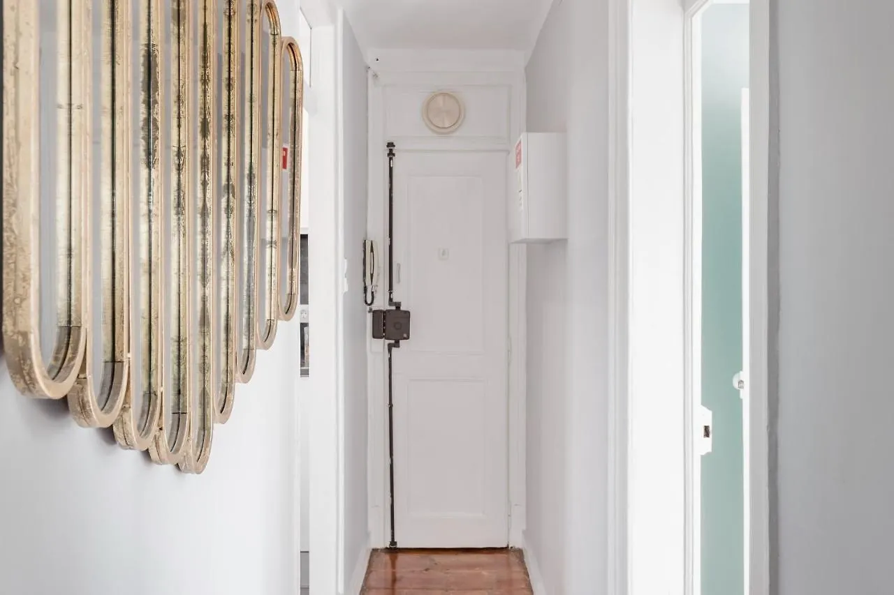 Апартаменты Avenida Da Liberdade Area, Bright And Newly Renovated 2 Bedroom Apartment, Lisbon Historical Center