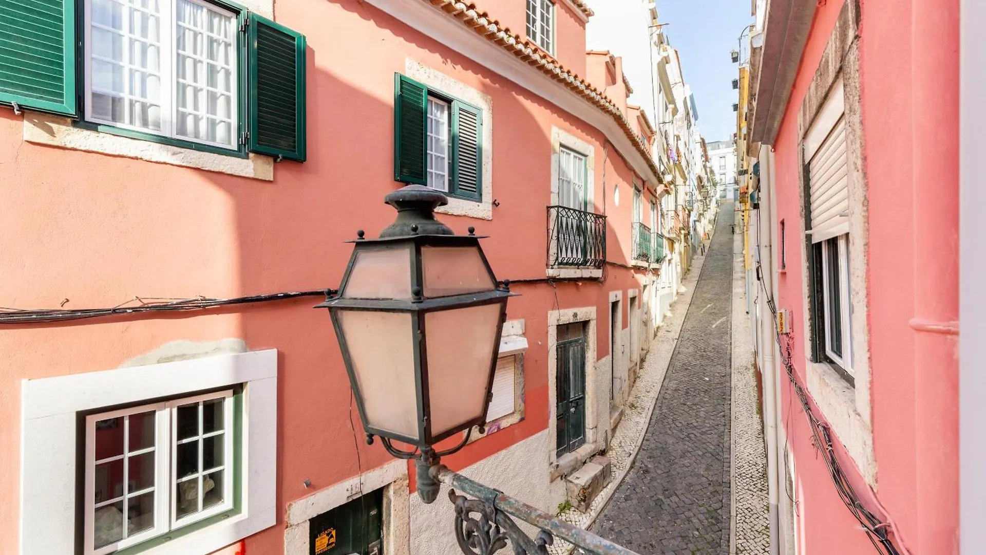Avenida Da Liberdade Area, Bright And Newly Renovated 2 Bedroom Apartment, Lisbon Historical Center 0*,  Португалия