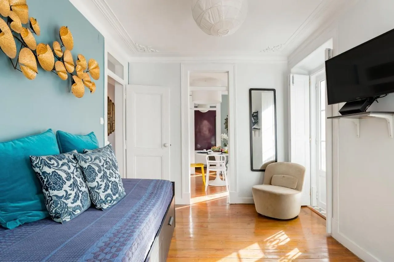 Avenida Da Liberdade Area, Bright And Newly Renovated 2 Bedroom Apartment, Lisbon Historical Center