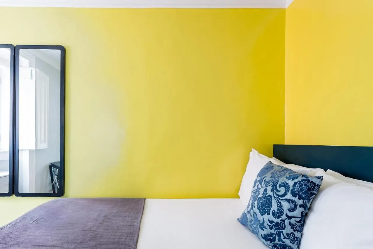 Avenida Da Liberdade Area, Bright And Newly Renovated 2 Bedroom Apartment, Lisbon Historical Center