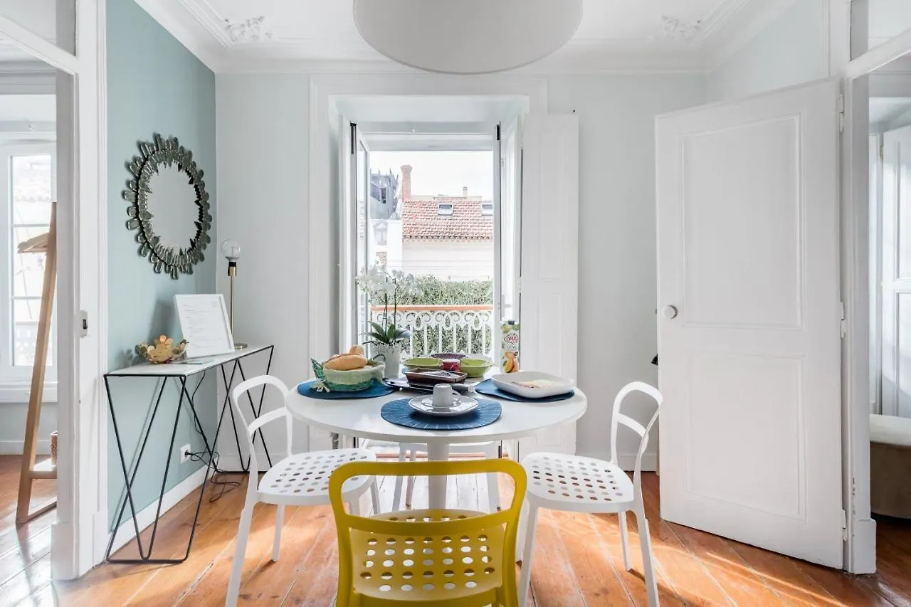 Avenida Da Liberdade Area, Bright And Newly Renovated 2 Bedroom Apartment, Lisbon Historical Center شقة