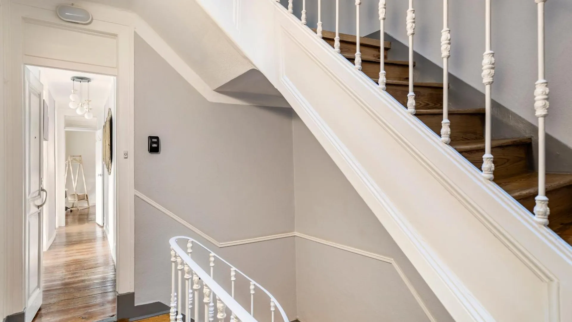Avenida Da Liberdade Area, Bright And Newly Renovated 2 Bedroom Apartment, Lisbon Historical Center
