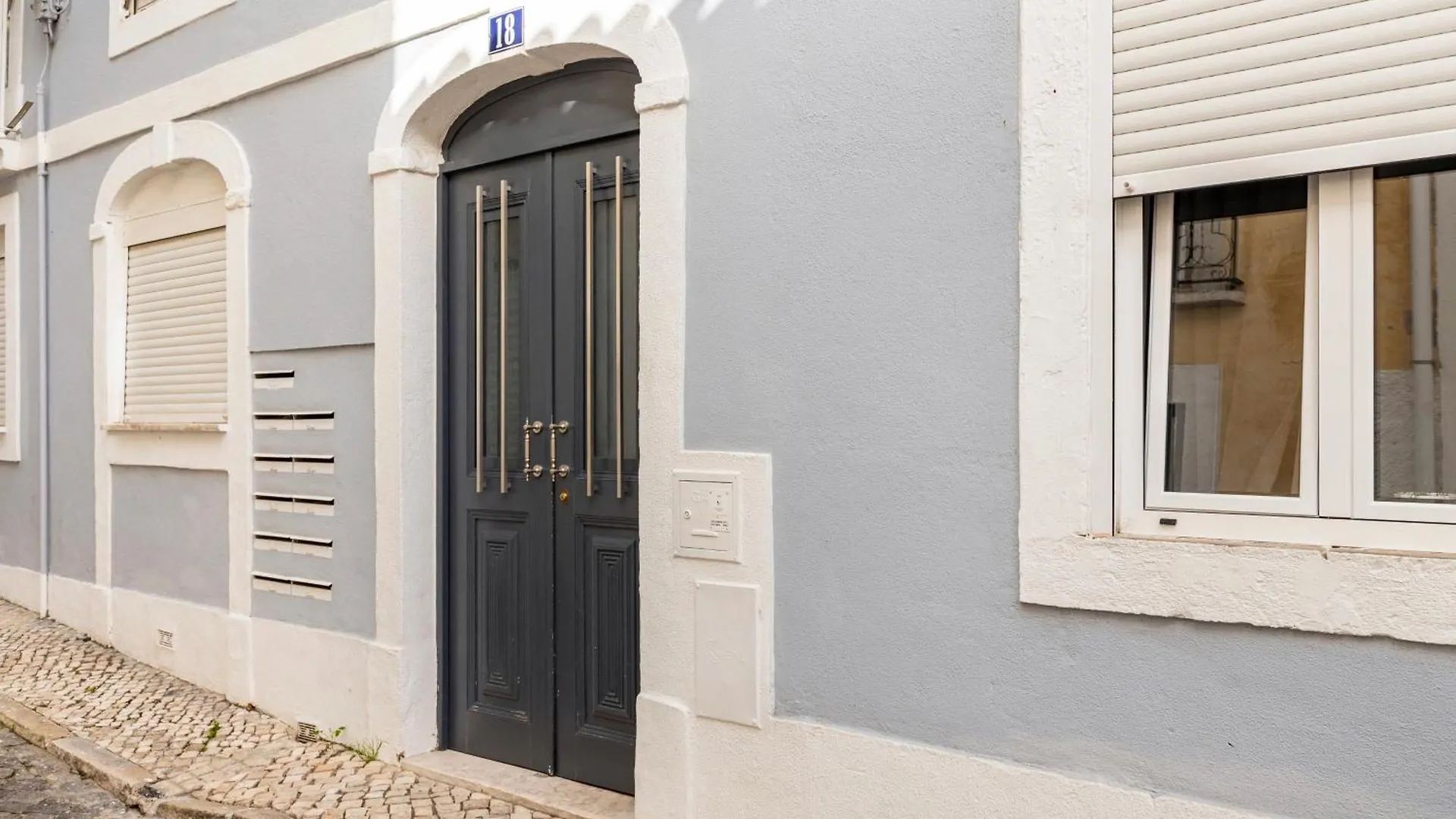 Apartment Avenida Da Liberdade Area, Bright And Newly Renovated 2 Bedroom Apartment, Lisbon Historical Center